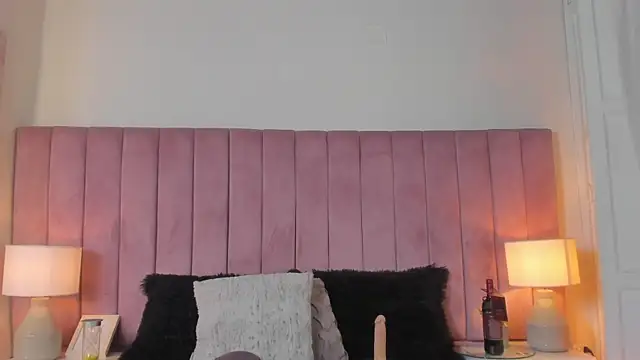 Aleja arango1 online show from 09/20/25, 09:27