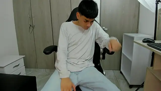 Yef Thin online show from 01/05/25, 03:22