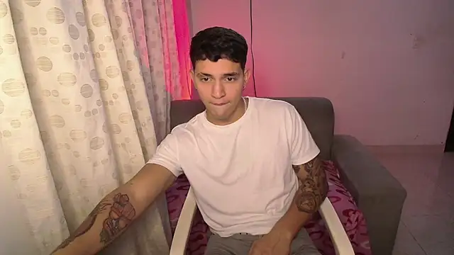 Snapshot of Aangelhot chatting on 12/31/24, 11:49 Aangelhot online show from 12/31/24, 11:49