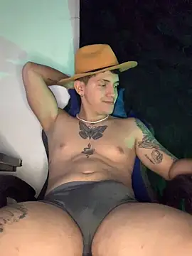 Snapshot of Aangelhot chatting on 01/06/25, 04:58 Aangelhot online show from 01/06/25, 04:58