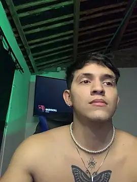 Snapshot of Aangelhot chatting on 01/15/25, 04:47 Aangelhot online show from 01/15/25, 04:47