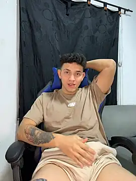 Snapshot of Aangelhot chatting on 01/26/25, 05:34 Aangelhot online show from 01/26/25, 05:34