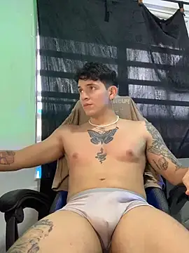 Snapshot of Aangelhot chatting on 02/09/25, 10:32 Aangelhot online show from 02/09/25, 10:32