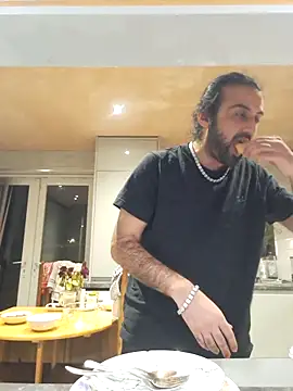 Snapshot of rampartzz chatting on 03/06/25, 03:24 rampartzz online show from 03/06/25, 03:24