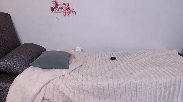 bellaa love  online show from 03/24/26, 12:15