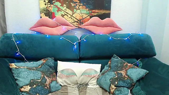 Snapshot of MilanaRoza chatting on 03/23/25, 08:59 MilanaRoza online show from 03/23/25, 08:59