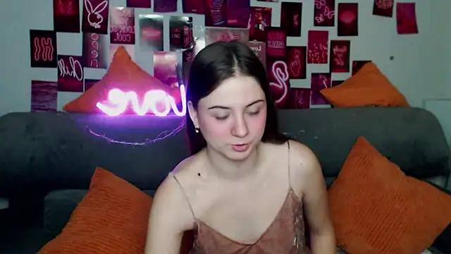 Snapshot of MilanaRoza chatting on 11/06/25, 05:52 MilanaRoza online show from 11/06/25, 05:52