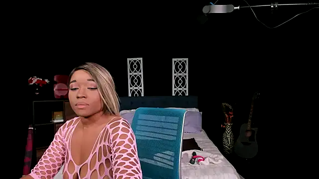 NinaRiveraXO online show from 10/04/25, 01:36