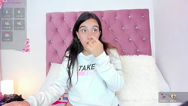 Snapshot of KiraSmitt chatting on 12/10/24, 04:02 KiraSmitt online show from 12/10/24, 04:02