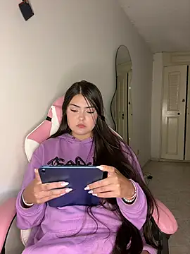 Snapshot of gabbyfoox chatting on 12/12/24, 10:20 gabbyfoox online show from 12/12/24, 10:20