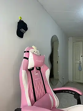 Snapshot of gabbyfoox chatting on 01/05/25, 12:52 gabbyfoox online show from 01/05/25, 12:52