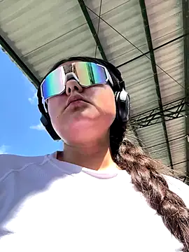 Snapshot of gabbyfoox chatting on 11/25/25, 02:17 gabbyfoox online show from 11/25/25, 02:17