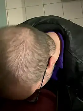 Snapshot of KBD85 chatting on 03/13/26, 06:09 KBD85 online show from 03/13/26, 06:09