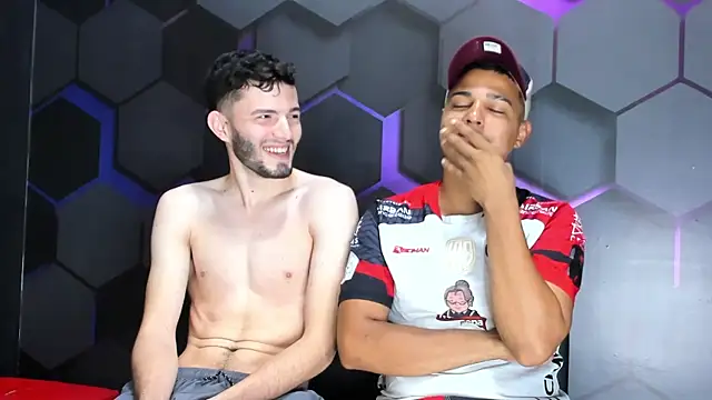 Snapshot of threesome_sexy_hot chatting on 12/24/24, 11:06 threesome sexy hot online show from 12/24/24, 11:06