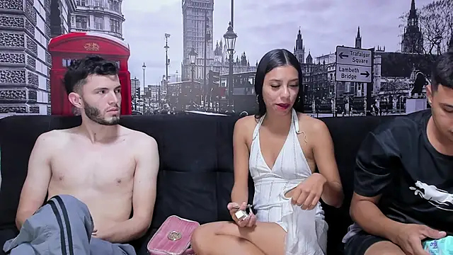 Snapshot of threesome_sexy_hot chatting on 12/29/24, 11:07 threesome sexy hot online show from 12/29/24, 11:07