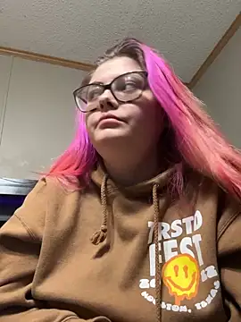 Snapshot of jmassey387 chatting on 12/19/25, 11:17 jmassey387 online show from 12/19/25, 11:17