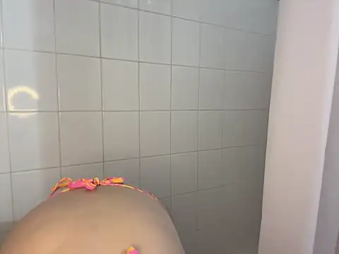 Snapshot of littleserina chatting on 03/01/25, 01:00 littleserina online show from 03/01/25, 01:00