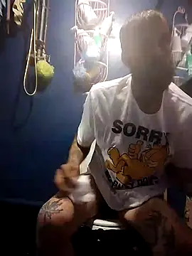 Snapshot of Whipit323 chatting on 12/26/24, 08:39 Whipit323 online show from 12/26/24, 08:39