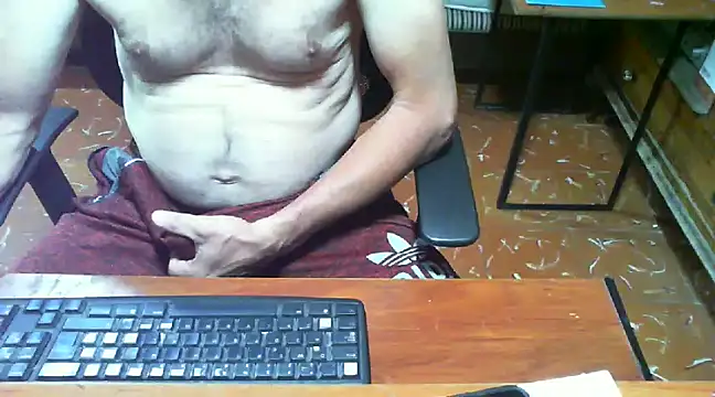 Snapshot of Roberto3102 chatting on 01/25/25, 06:57 Roberto3102 online show from 01/25/25, 06:57