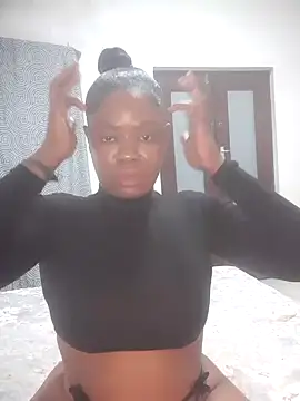 Snapshot of Luciouslips00 chatting on 12/15/24, 01:35 Luciouslips00 online show from 12/15/24, 01:35