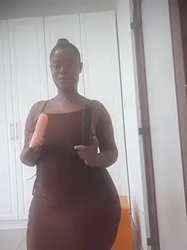 Snapshot of Luciouslips00 chatting on 12/20/24, 12:16 Luciouslips00 online show from 12/20/24, 12:16