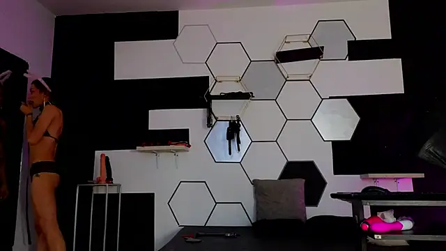 haileycat online show from 02/05/25, 08:00