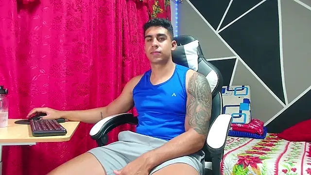 Snapshot of astrom_greyy chatting on 12/20/25, 12:40 astrom greyy online show from 12/20/25, 12:40