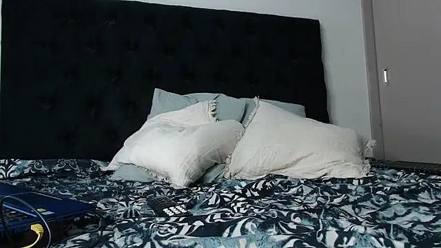 Snapshot of jonhklleyn chatting on 09/08/25, 08:30 jonhklleyn online show from 09/08/25, 08:30