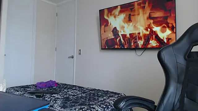 Snapshot of jonhklleyn chatting on 09/19/25, 05:57 jonhklleyn online show from 09/19/25, 05:57