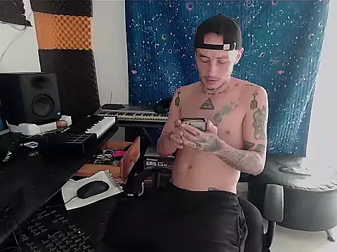 Snapshot of patrik_tattoo_ chatting on 12/27/24, 07:03 patrik tattoo online show from 12/27/24, 07:03