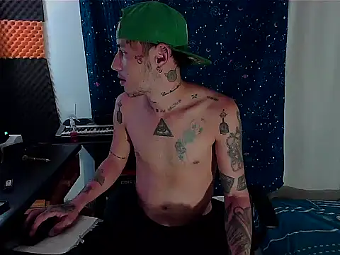 Snapshot of patrik_tattoo_ chatting on 01/09/25, 03:47 patrik tattoo online show from 01/09/25, 03:47