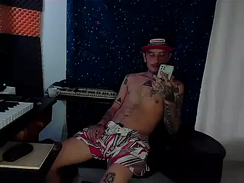 Snapshot of patrik_tattoo_ chatting on 01/28/25, 11:17 patrik tattoo online show from 01/28/25, 11:17