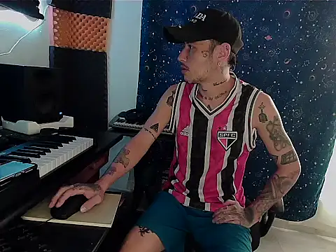 Snapshot of patrik_tattoo_ chatting on 01/30/25, 10:19 patrik tattoo online show from 01/30/25, 10:19