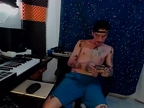 Snapshot of patrik_tattoo_ chatting on 01/31/25, 01:33 patrik tattoo online show from 01/31/25, 01:33