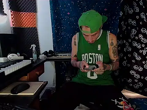 Snapshot of patrik_tattoo_ chatting on 02/10/25, 01:33 patrik tattoo online show from 02/10/25, 01:33