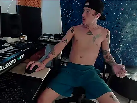 Snapshot of patrik_tattoo_ chatting on 03/12/25, 04:02 patrik tattoo online show from 03/12/25, 04:02