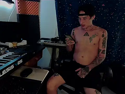 Snapshot of patrik_tattoo_ chatting on 03/14/25, 12:18 patrik tattoo online show from 03/14/25, 12:18