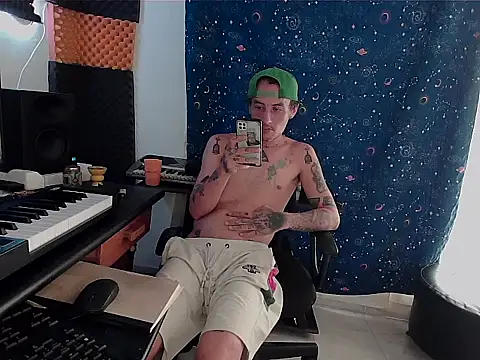 Snapshot of patrik_tattoo_ chatting on 03/22/25, 07:20 patrik tattoo online show from 03/22/25, 07:20