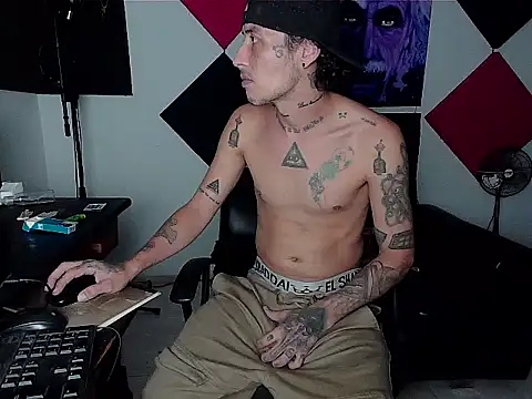 Snapshot of patrik_tattoo_ chatting on 09/30/25, 05:01 patrik tattoo online show from 09/30/25, 05:01