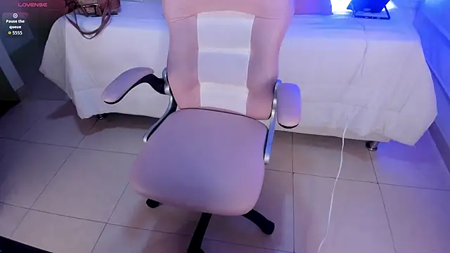 Kitty Pam online show from 10/30/25, 08:42