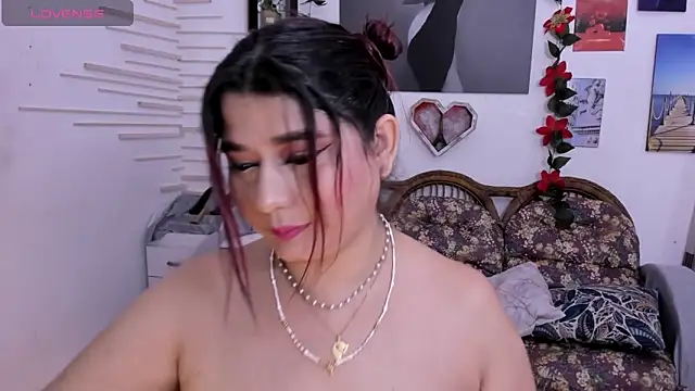 Snapshot of alinabozz1 chatting on 12/19/24, 02:24 alinabozz1 online show from 12/19/24, 02:24