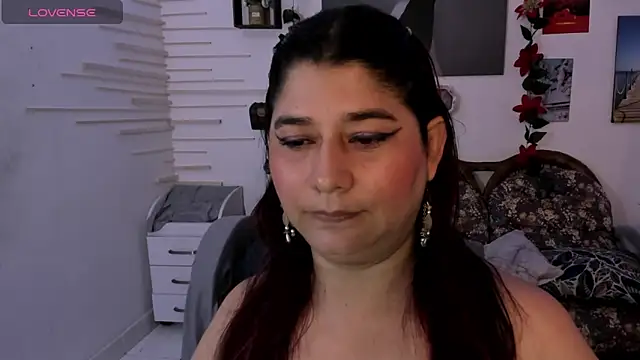 Snapshot of alinabozz1 chatting on 12/23/24, 03:55 alinabozz1 online show from 12/23/24, 03:55