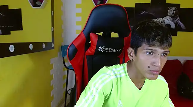 mau elixxx online show from 01/31/25, 02:04