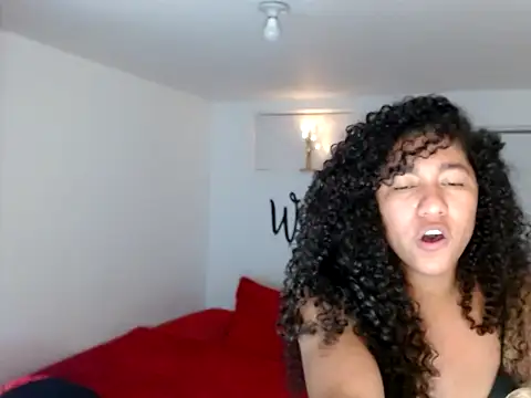 Snapshot of bellacrespalatina chatting on 09/18/25, 11:51 bellacrespalatina online show from 09/18/25, 11:51