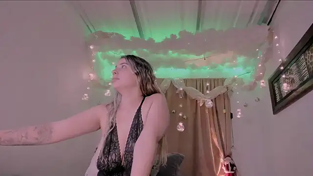 Lauu G online show from 12/17/24, 03:39