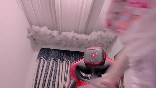 Lauu G online show from 09/15/25, 09:20