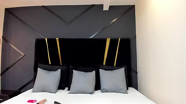 emilie xx  online show from 01/14/25, 05:23