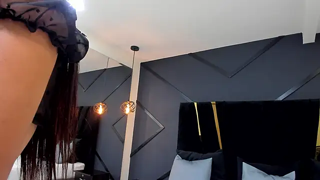 emilie xx  online show from 02/28/25, 05:15