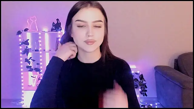 Snapshot of Melanie_N chatting on 12/11/24, 11:19 Melanie N online show from 12/11/24, 11:19