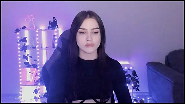 Snapshot of Melanie_N chatting on 12/11/24, 02:22 Melanie N online show from 12/11/24, 02:22